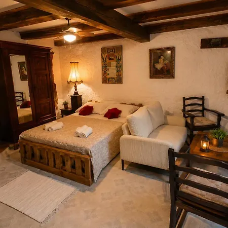 Daire Rustic Garden & Jacuzzi Retreat Vis