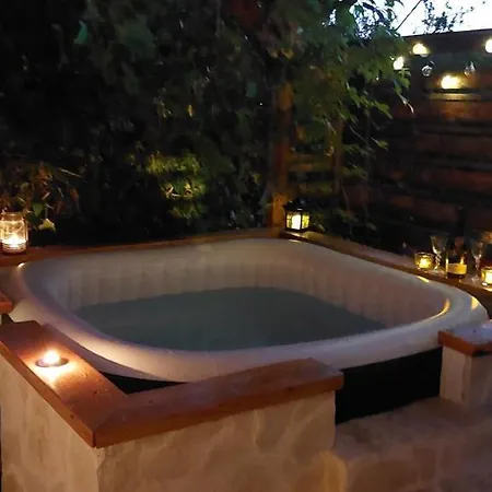 Taverna -sunce- With Jacuzzi *
