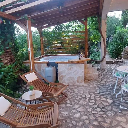 Taverna -sunce- With Jacuzzi アパート *