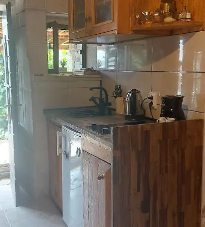 Апартаменты Rustic Garden & Jacuzzi Retreat Вис
