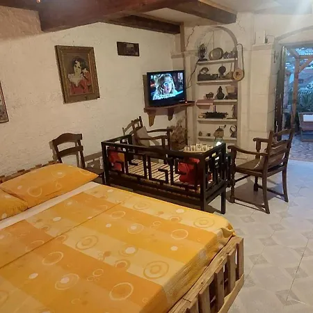 Taverna -sunce- With Jacuzzi Vis