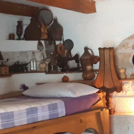 Апартаменты Rustic Garden & Jacuzzi Retreat